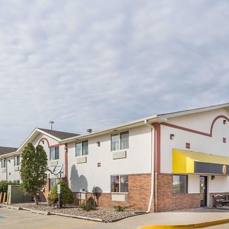 Hotel Super 8 By Wyndham Pontiac Exterior foto