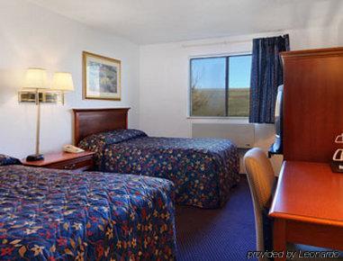 Hotel Super 8 By Wyndham Pontiac Habitación foto